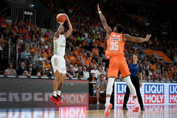 并存的对决 并存的对决